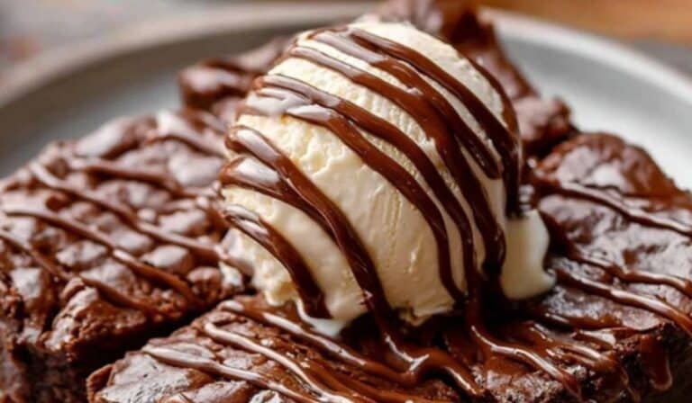 Fudge brownie pie with ice cream